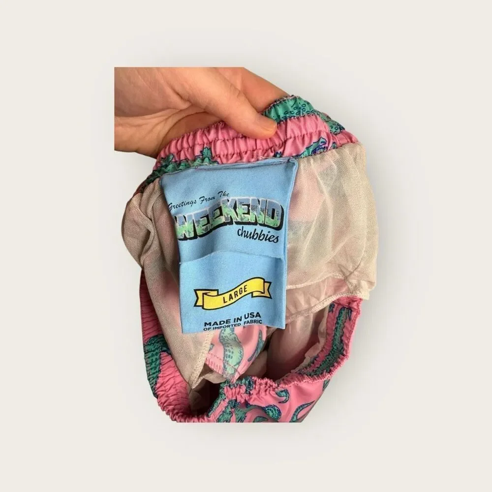 Chubbies Men’s Classic Swim Trunk The Glades Pink Alligator 5.5” Size Large